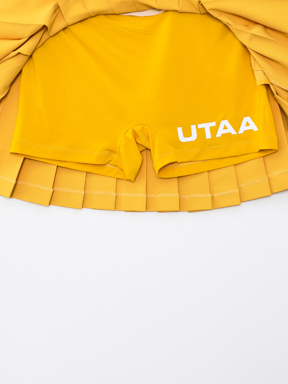 ユタ チェリッシュボールドロゴプリーツスカート