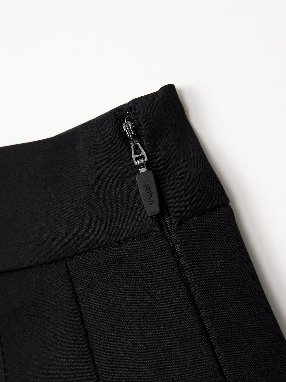 ユタ エンパイアゴールデンエッジプリーツスカート