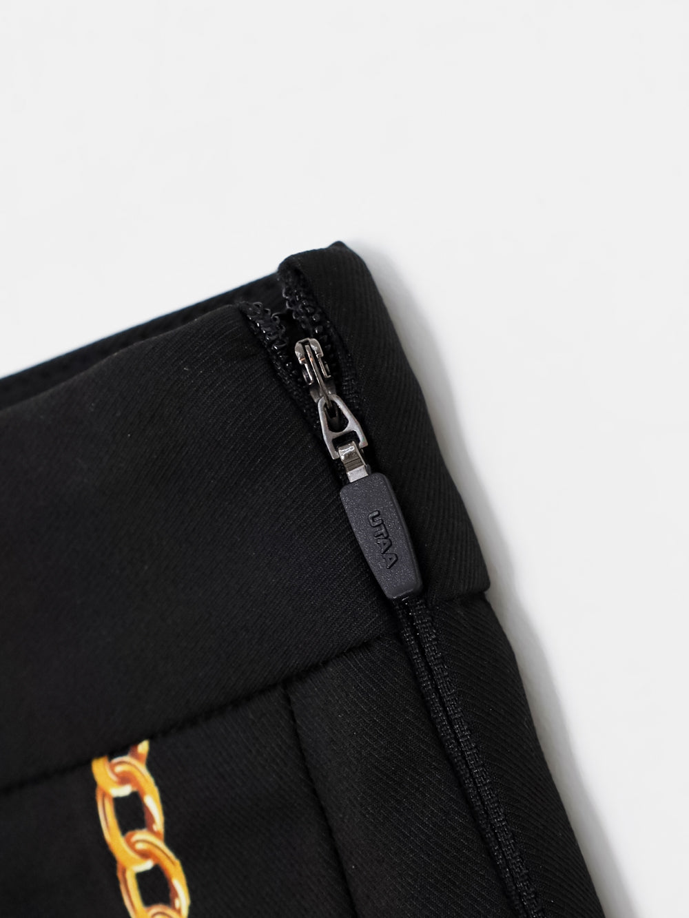 ユタ ゴールド チェーン バロック プリーツ スカート