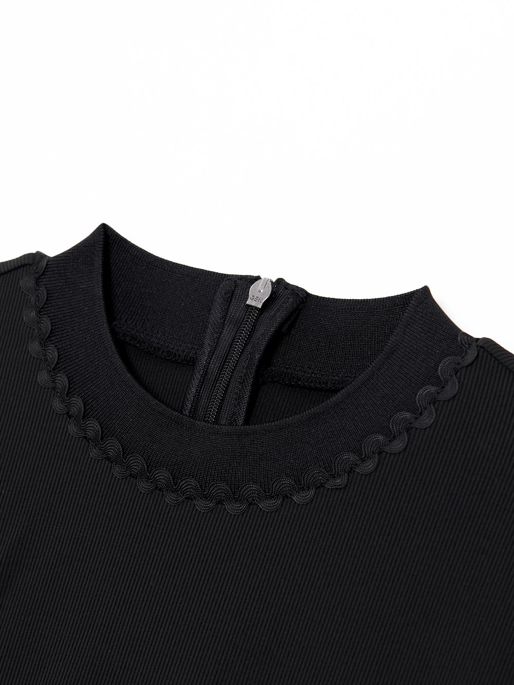 UTAA RibbleレースSheerタートルネックティー : Women's