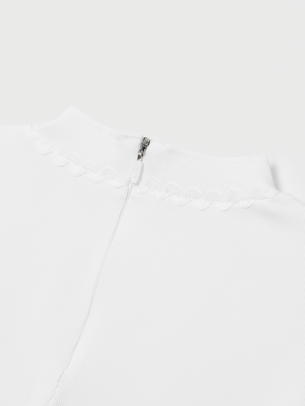 UTAA RibbleレースSheerタートルネックティー : Women's