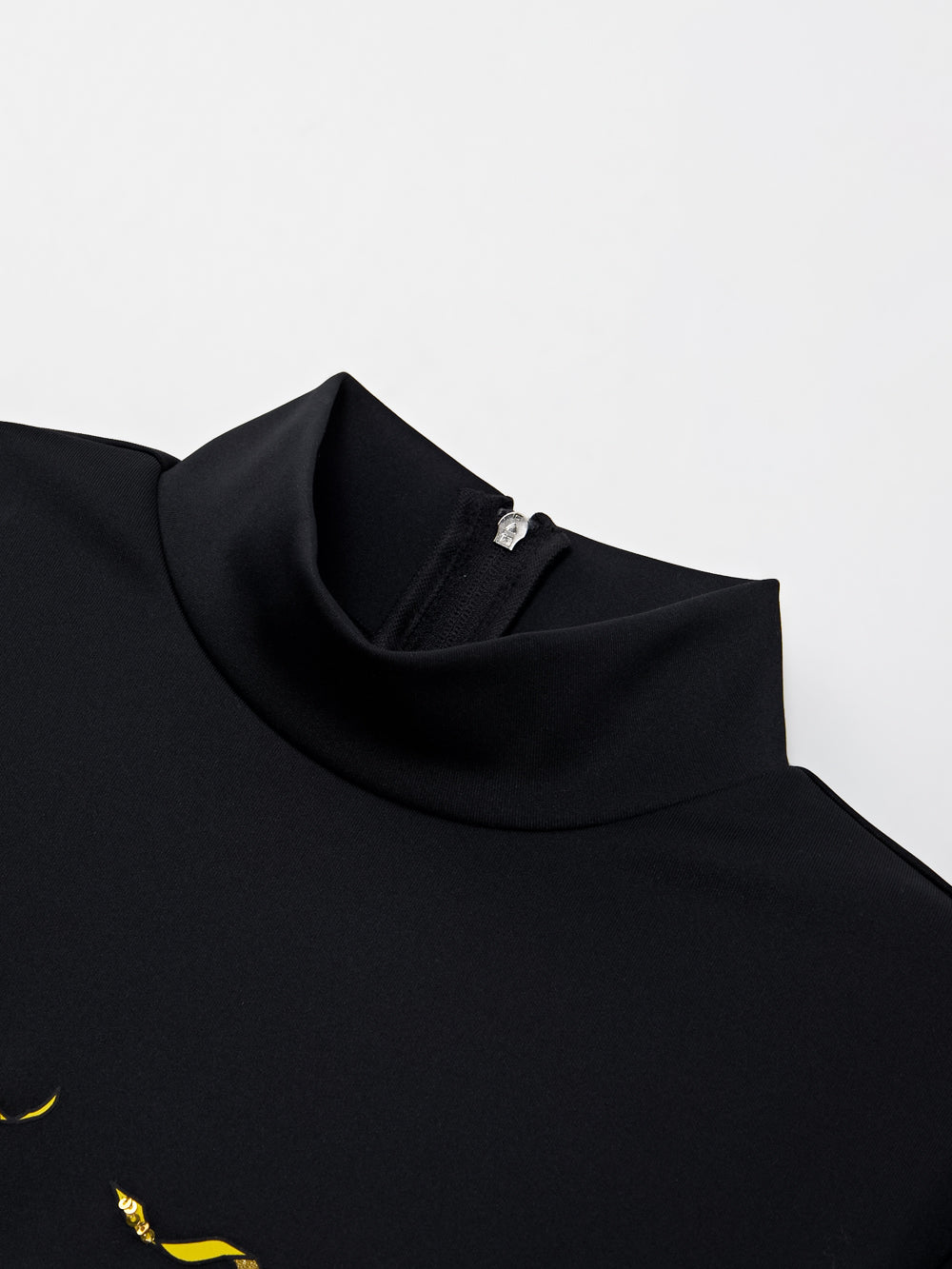 UTAA タイドリボンパンサーネオンタートルネックTee ブラック : Women's