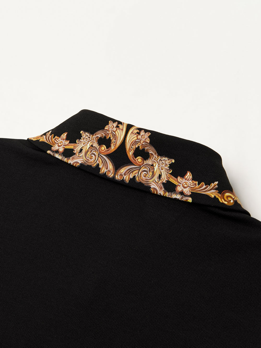 UTAA ゴールドチェーンバロックPKTシャツ : Women's