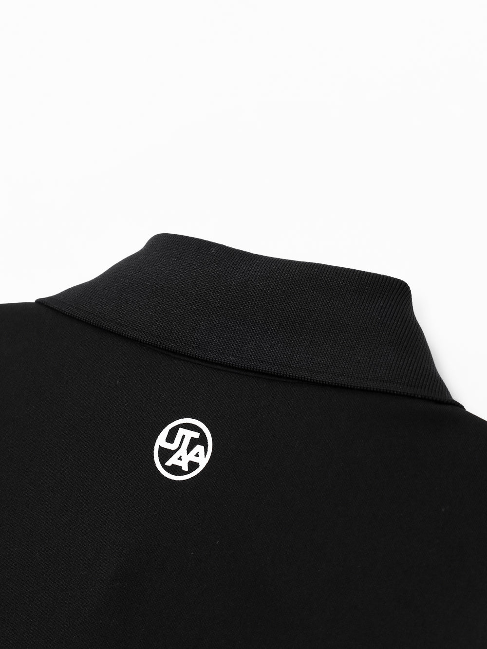 UTAA ChapletGraphicPKTシャツ ブラック : Men's