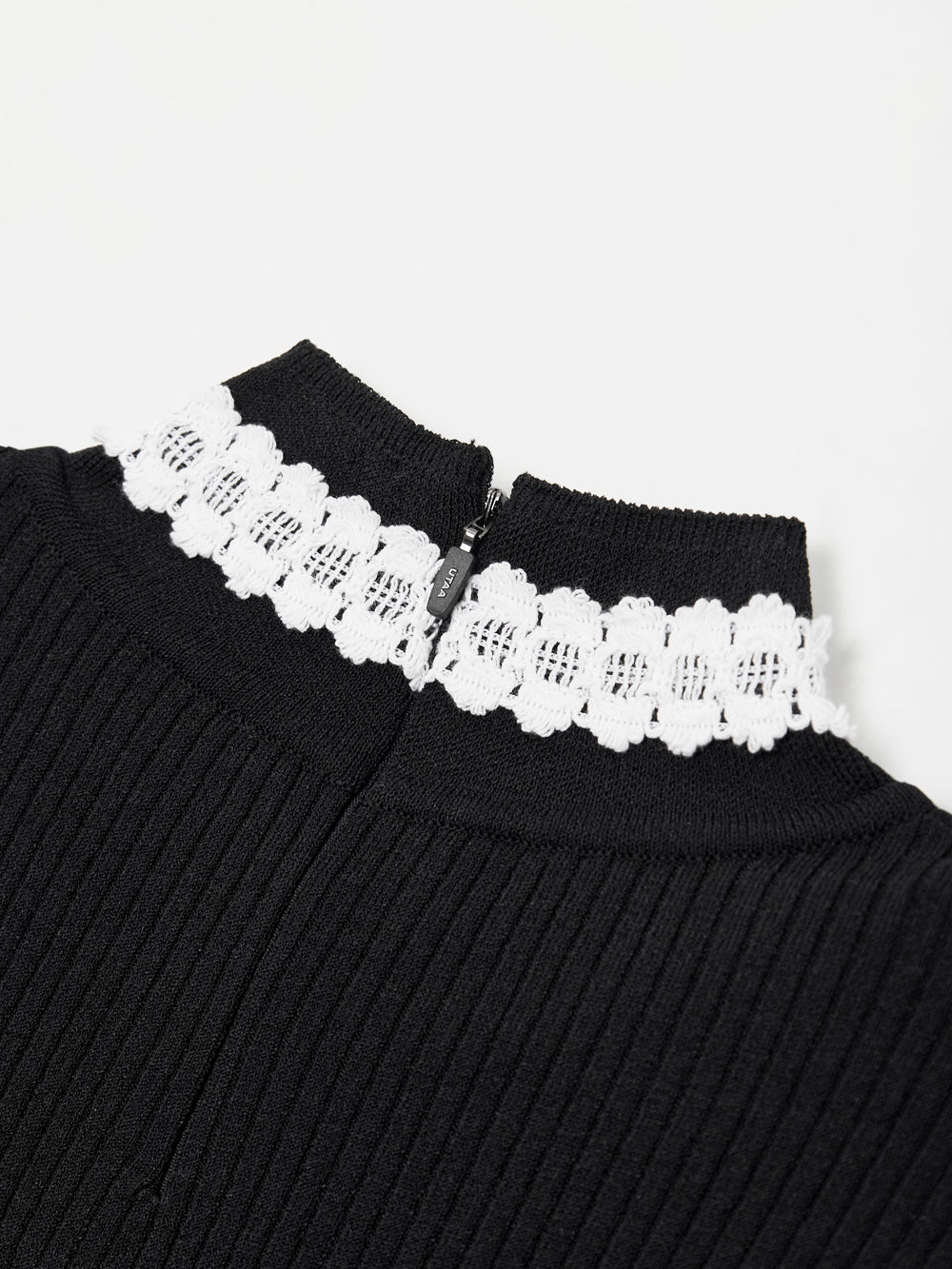 UTAA Peonyフローラルレースタートルネックニットスリーブ ブラック : Women's