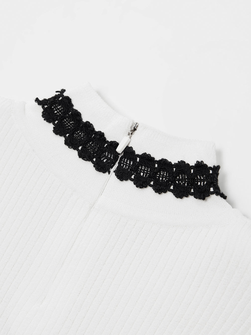 UTAA Peonyフローラルレースタートルネックニットスリーブ ホワイト : Women's