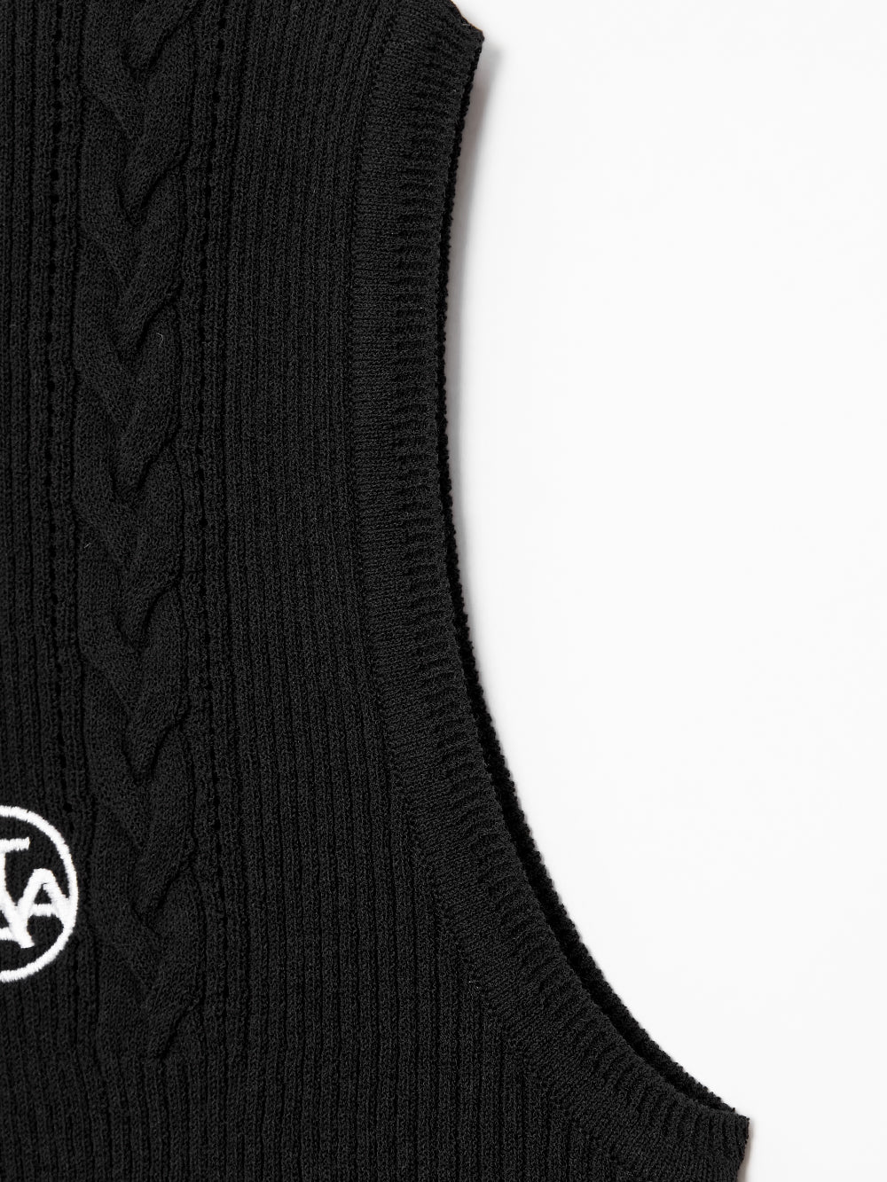 UTAA ラッフルレイヤーパンチングラインスリーブレスニット : Women's BK 14