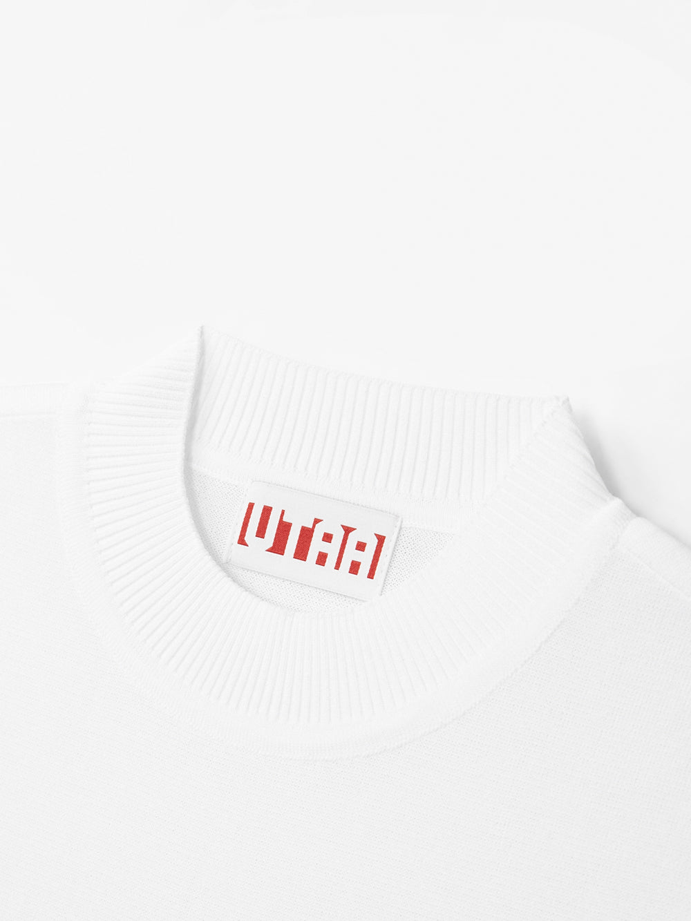 UTAA ロゴクラウンSheerタートルネックニット ホワイト : Women's
