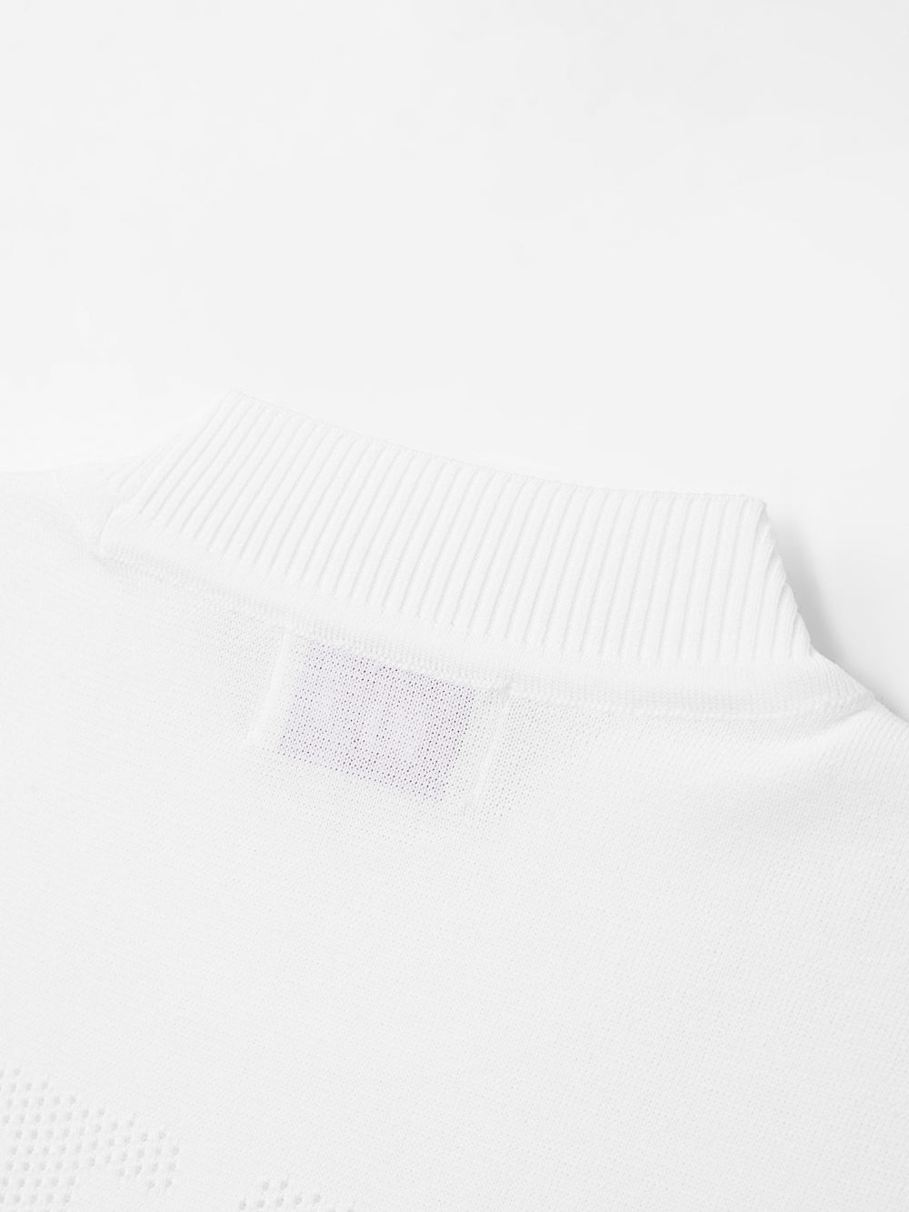 UTAA ロゴクラウンSheerタートルネックニット ホワイト : Women's