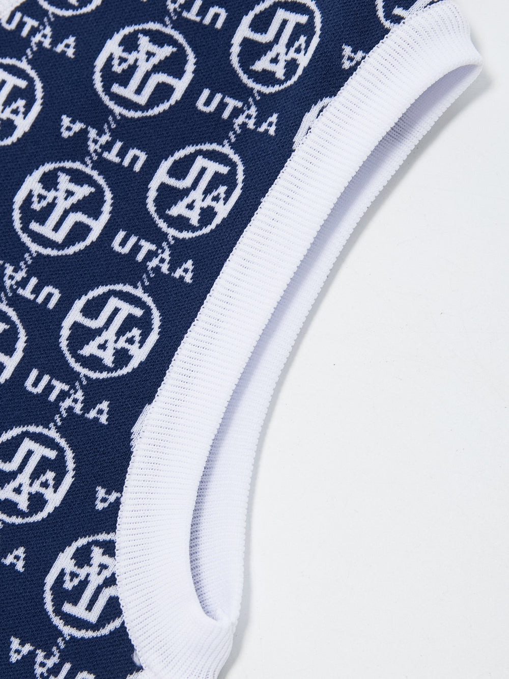 UTAA リンクチェーンシンボルカラーニットベスト ネイビー : Women's