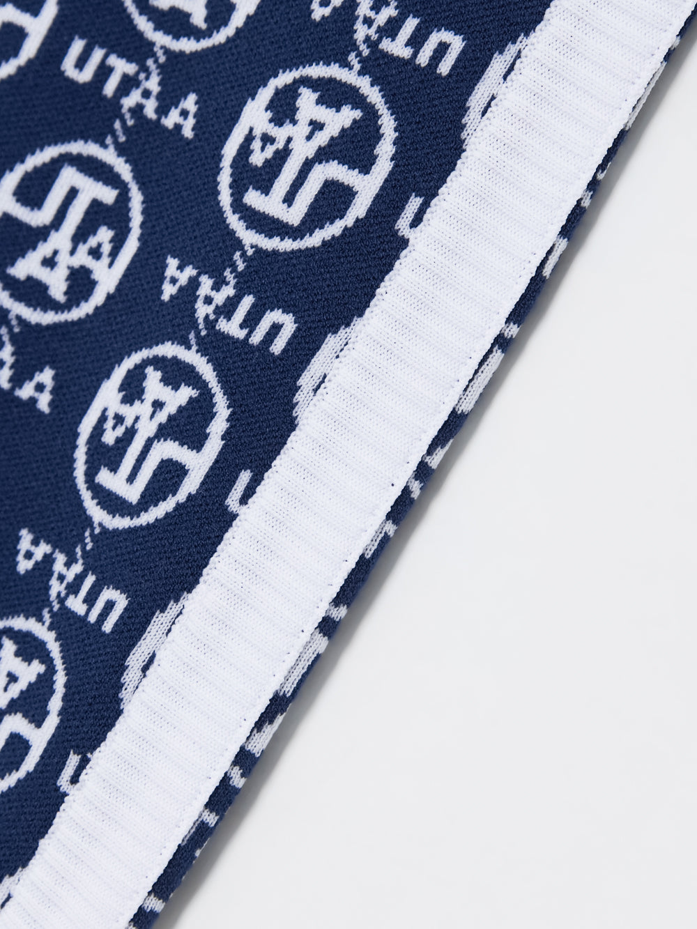 UTAA リンクチェーンシンボルカラーニットベスト ネイビー : Women's