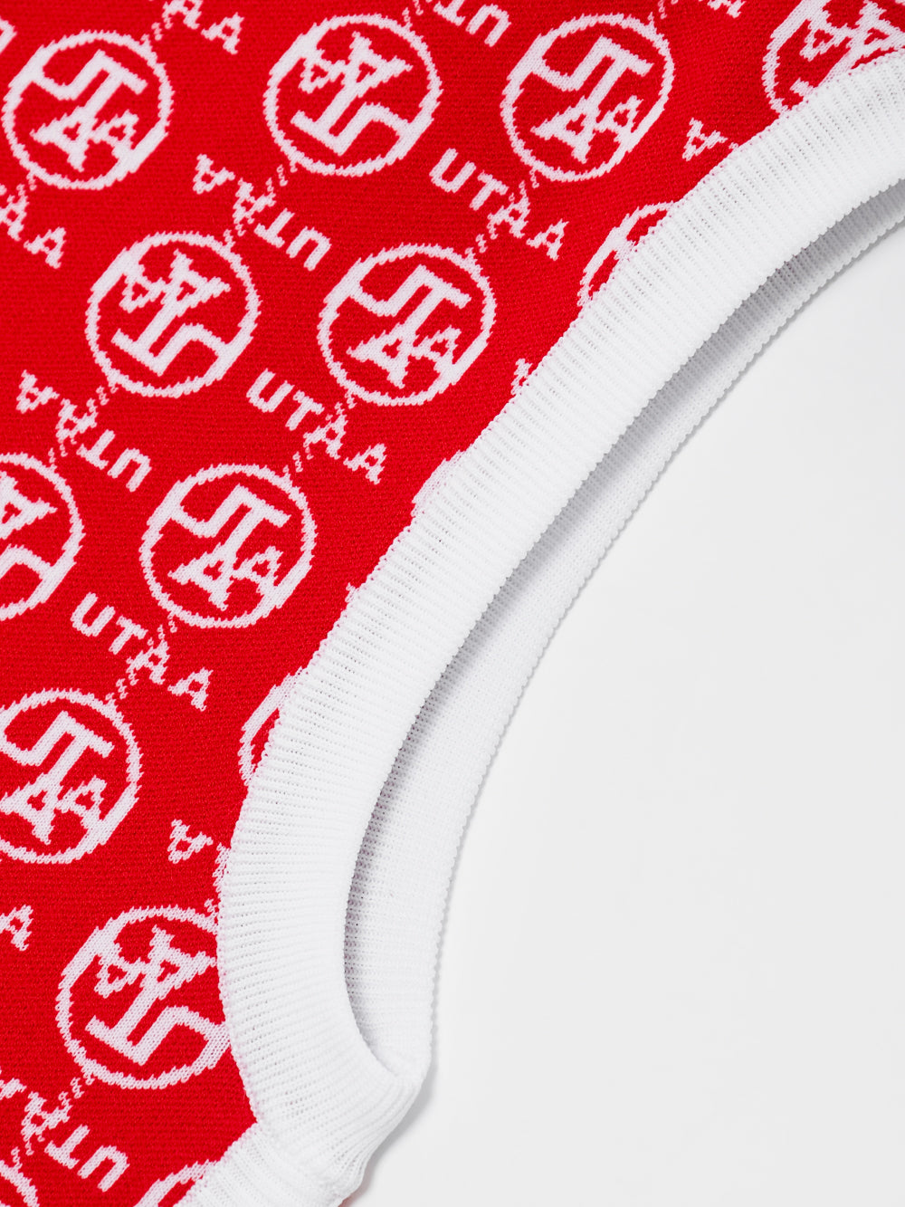 UTAA リンクチェーンシンボルカラーニットベスト レッド : Women's