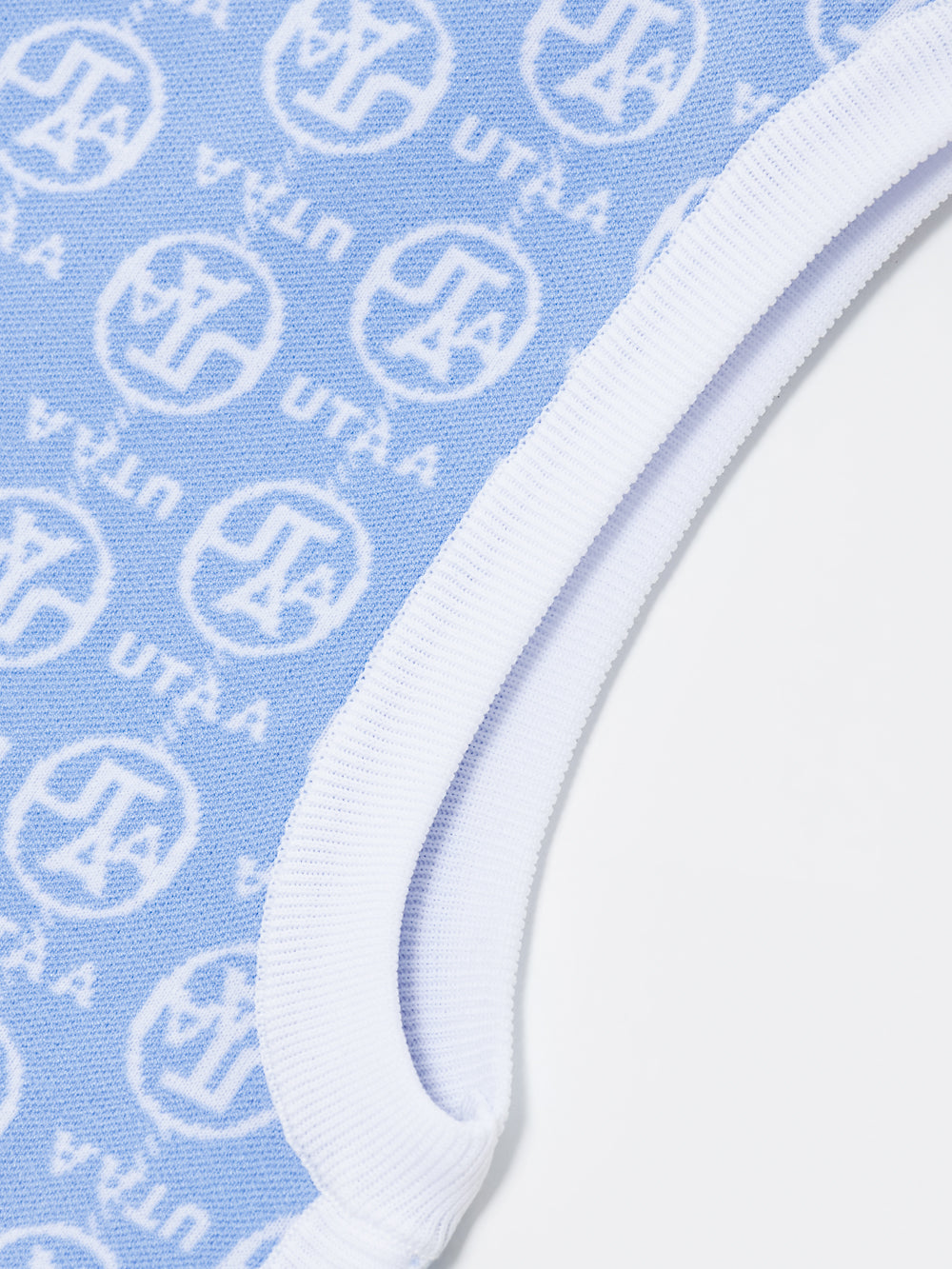 UTAA リンクチェーンシンボルカラーニットベスト スカイブルー : Women's