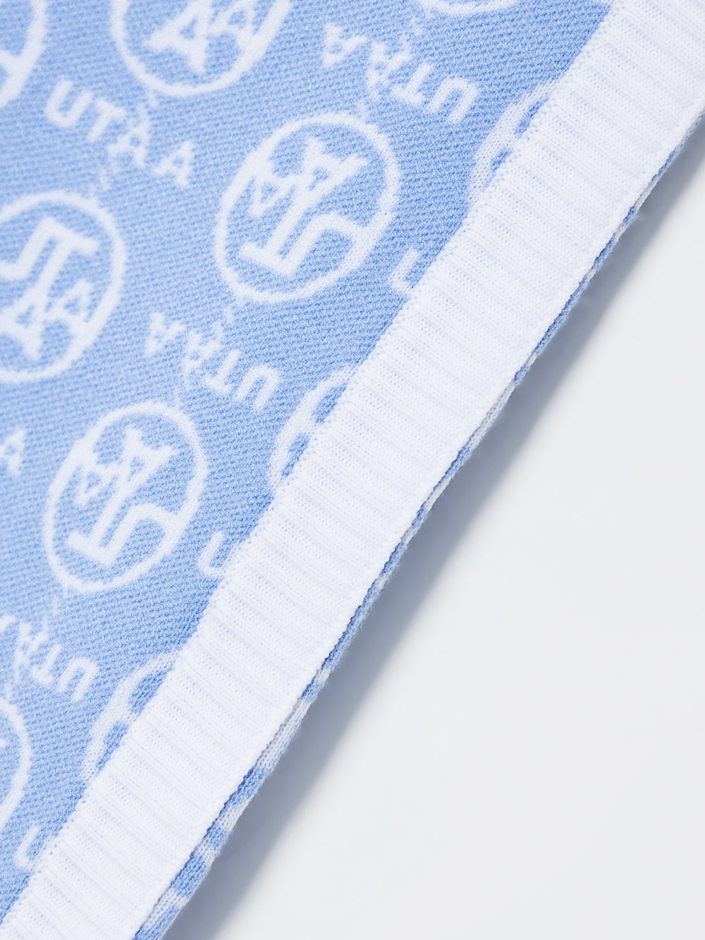 UTAA リンクチェーンシンボルカラーニットベスト スカイブルー : Women's