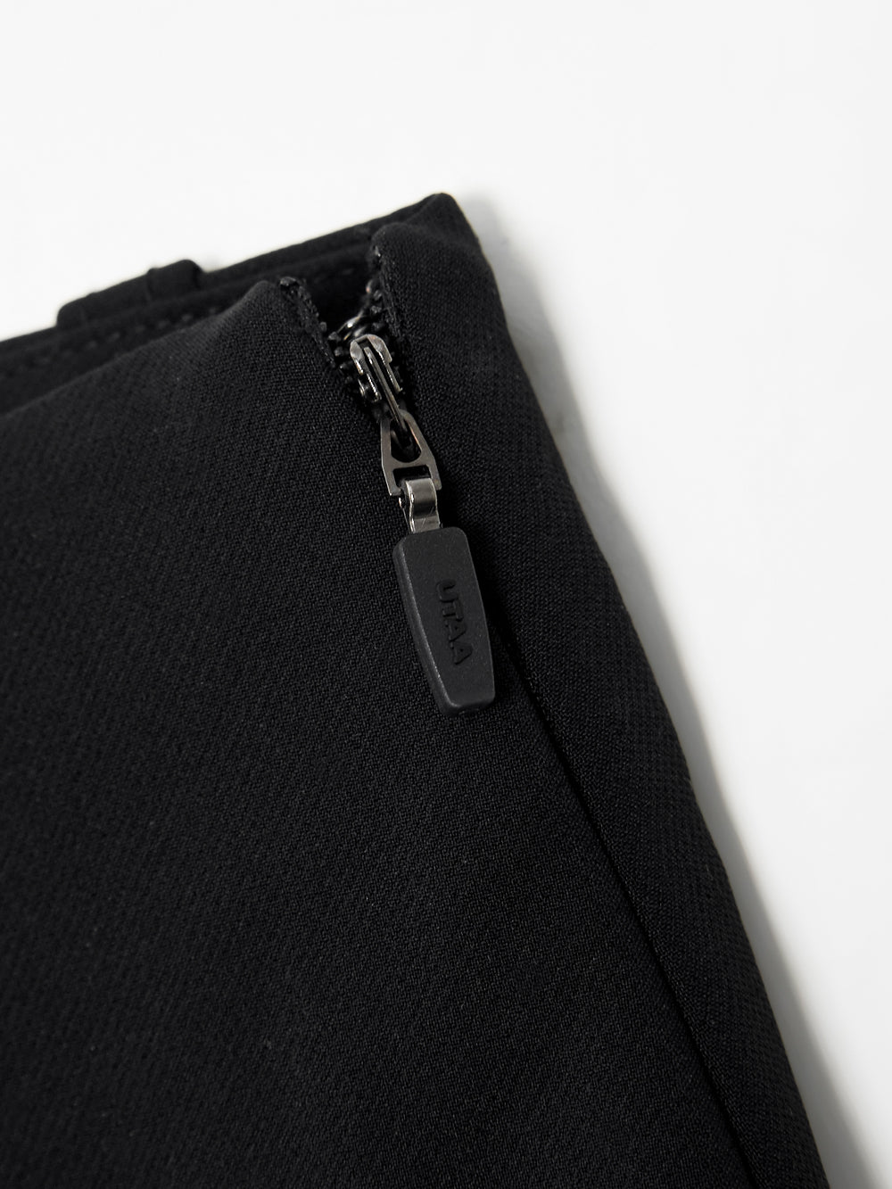 UTAA ゴールデンスタッドOutPocketプリーツスカート ブラック : Women's