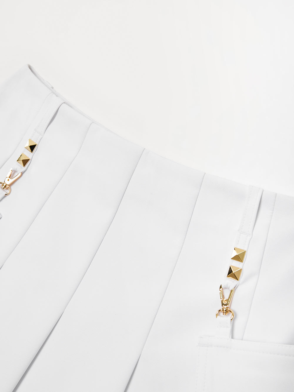 UTAA ゴールデンスタッドOutPocketプリーツスカート ホワイト : Women's