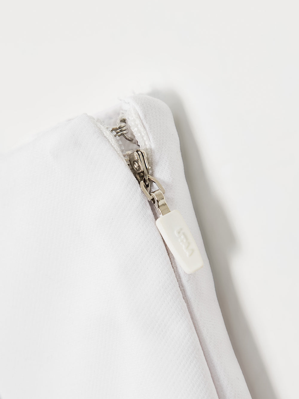 UTAA ゴールデンスタッドOutPocketプリーツスカート ホワイト : Women's