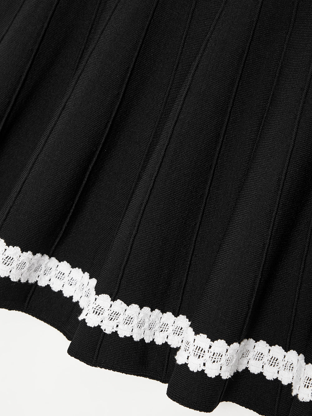 UTAA Peonyフローラルレースニットフレアスカート ブラック : Women's