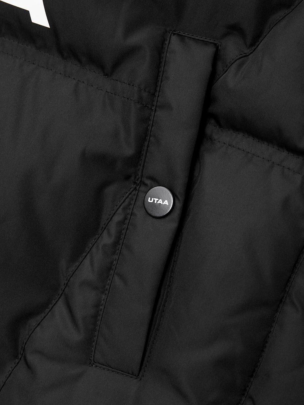 UTAA ブロックロゴHoodハーフZip-upダウンベスト ブラック : Women's