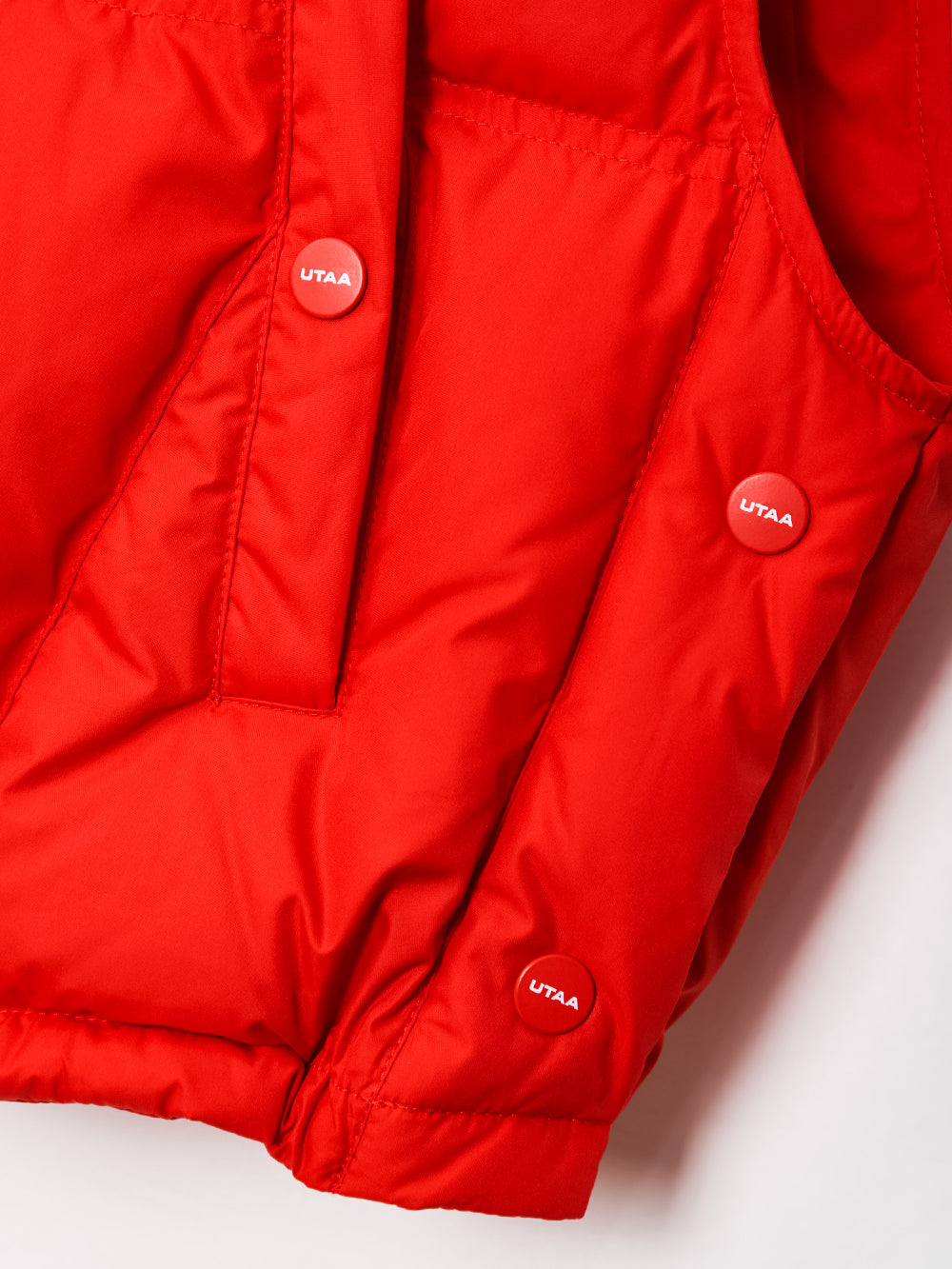 UTAA ブロックロゴHoodハーフZip-upダウンベスト レッド : Women's