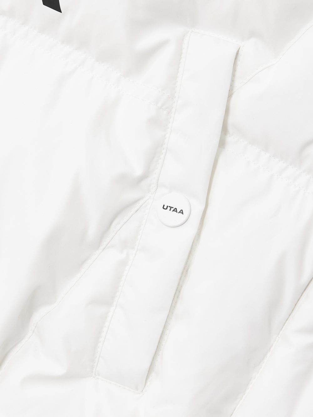 UTAA ブロックロゴHoodハーフZip-upダウンベスト ホワイト : Women's