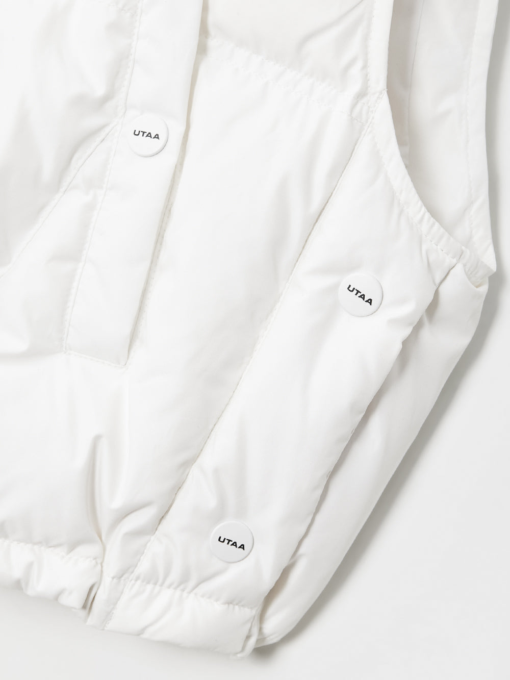 UTAA ブロックロゴHoodハーフZip-upダウンベスト ホワイト : Women's