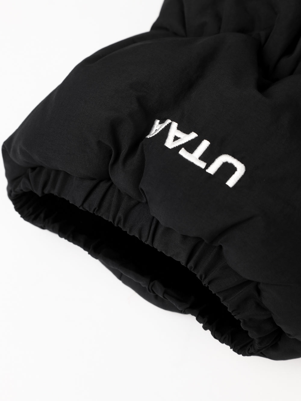 UTAA MinimalロゴブロックパディングLegWarmers ブラック : Women's