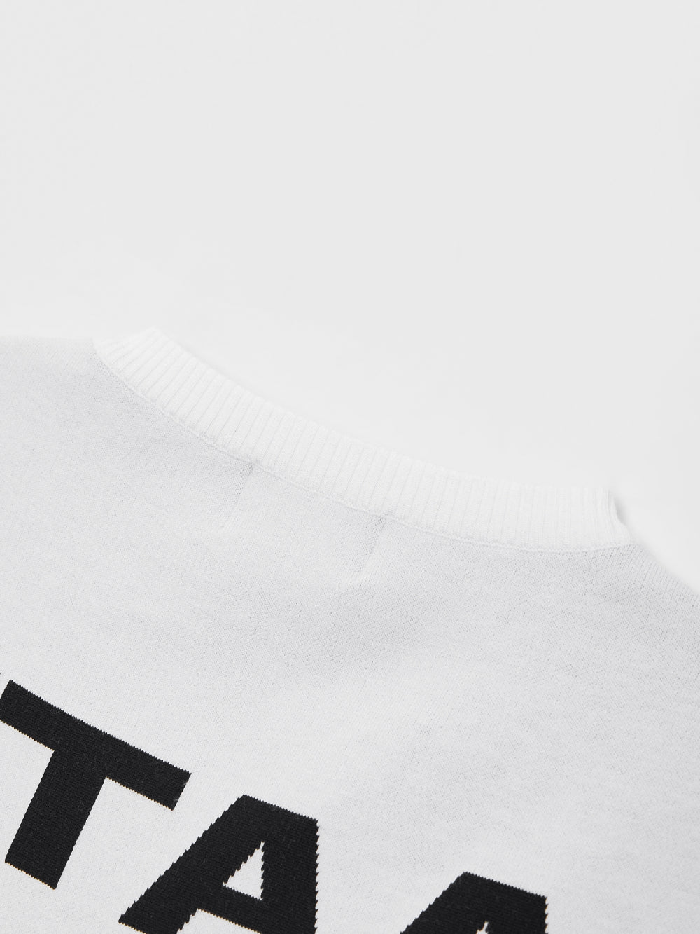 モノスローガンテープVネックニットベスト:メンズ