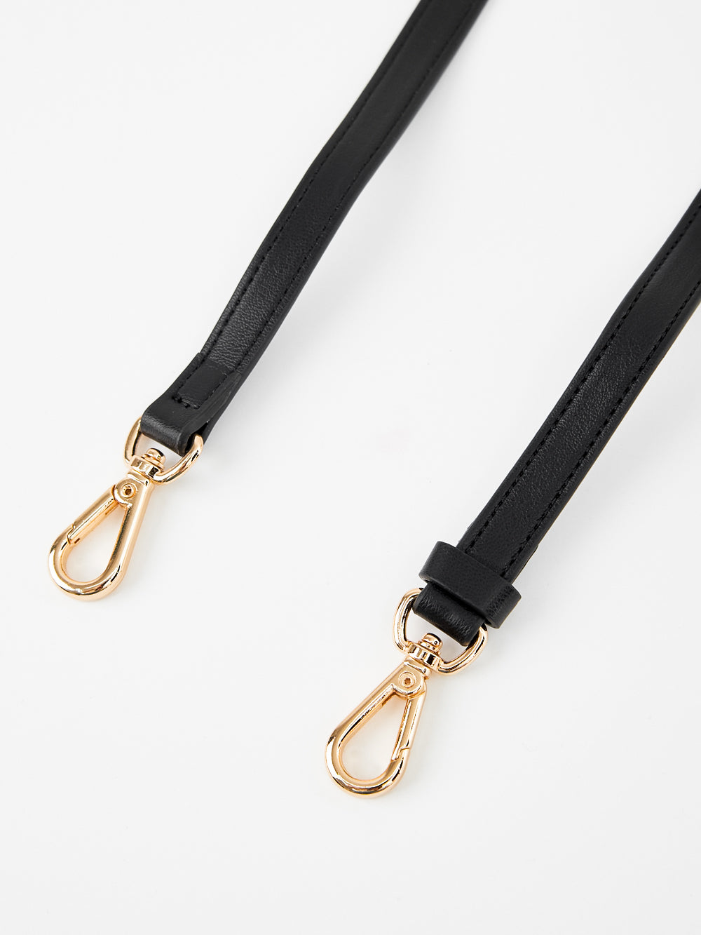UTAA ゴールデンスタッドビッグエンブレムバケットバッグ ブラック : Women's