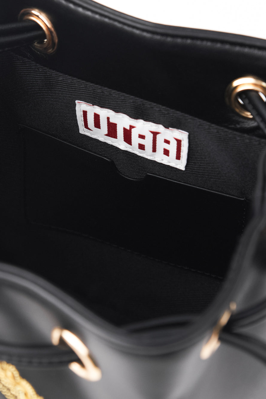 UTAA クレストゴールデンエンブレムバケットバッグ ブラック : Women's