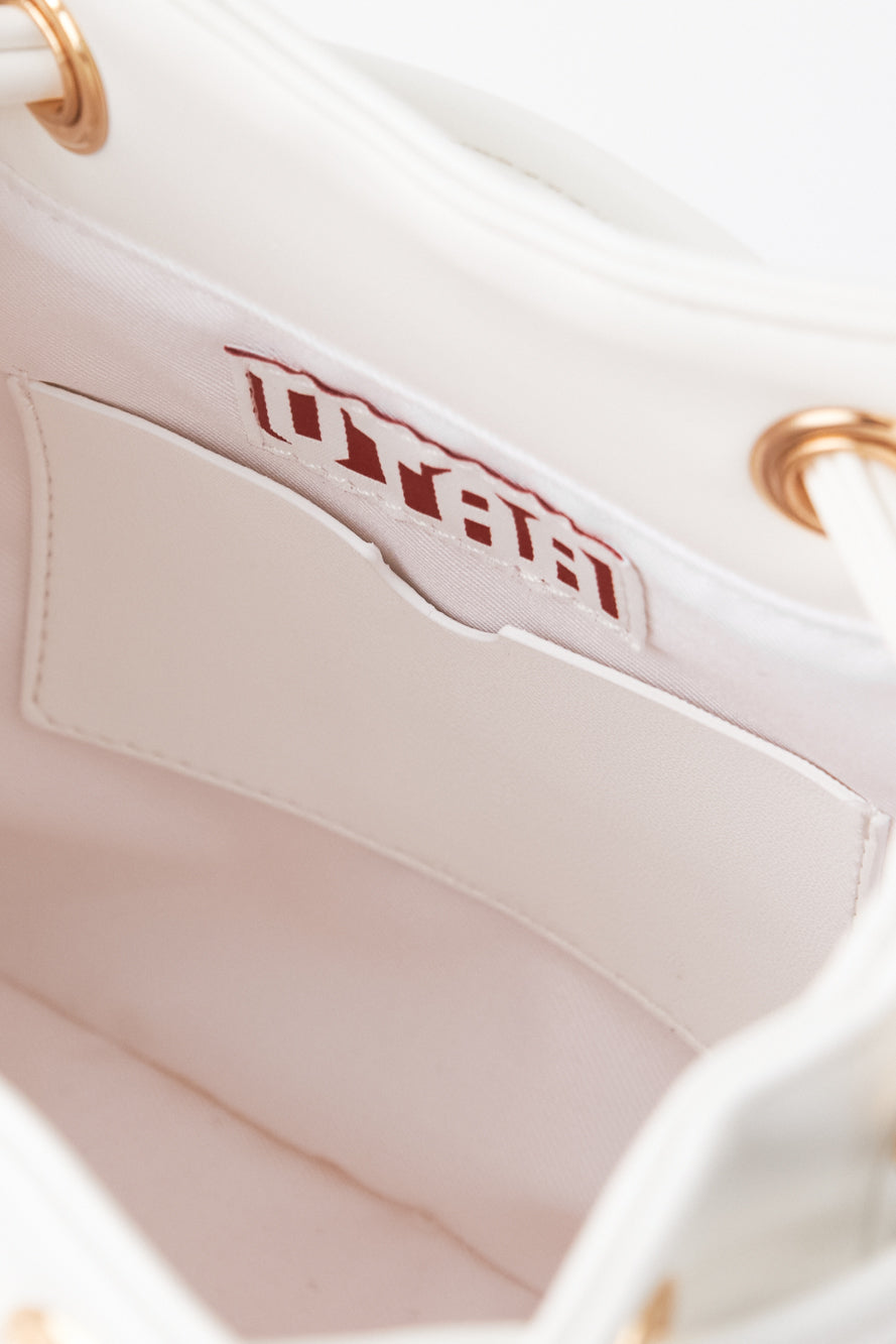 UTAA クレストゴールデンエンブレムバケットバッグ ホワイト : Women's