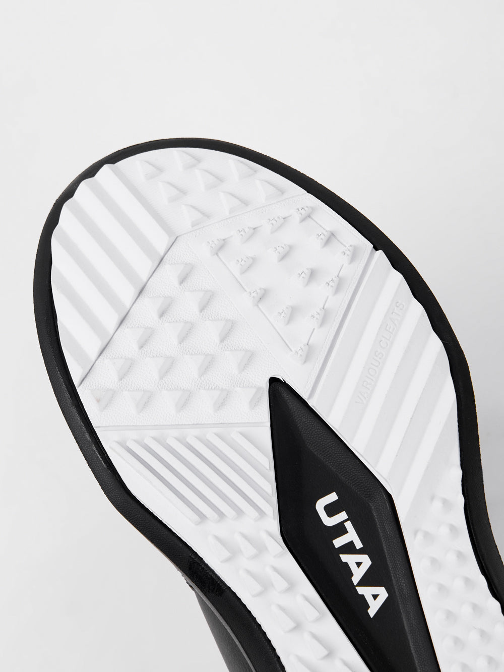 UTAA ゴールデンスタッドフラッシュダービーキルティスニーカー ブラック : Women's