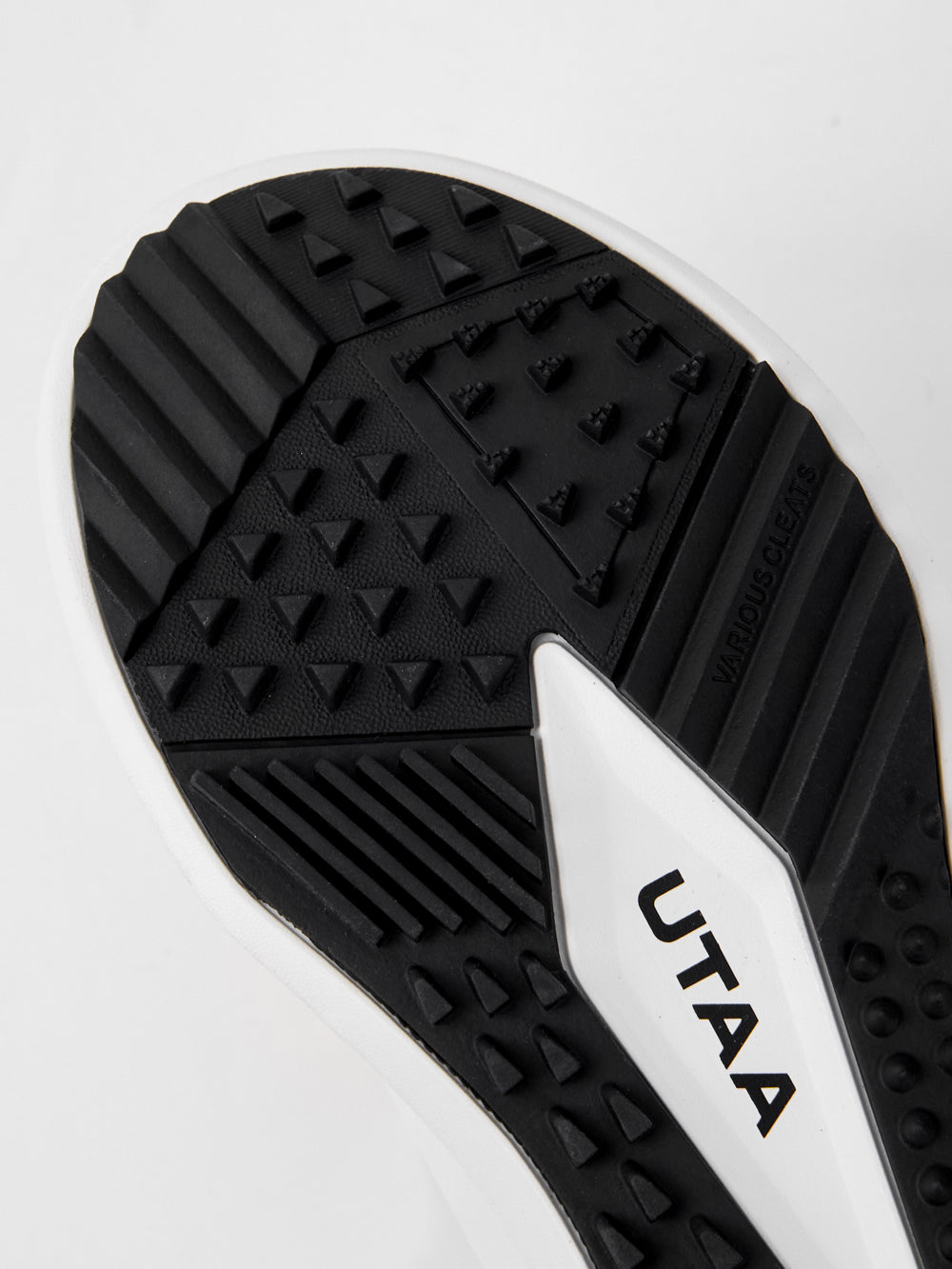 UTAA ゴールデンスタッドフラッシュダービーキルティスニーカー ホワイト : Women's