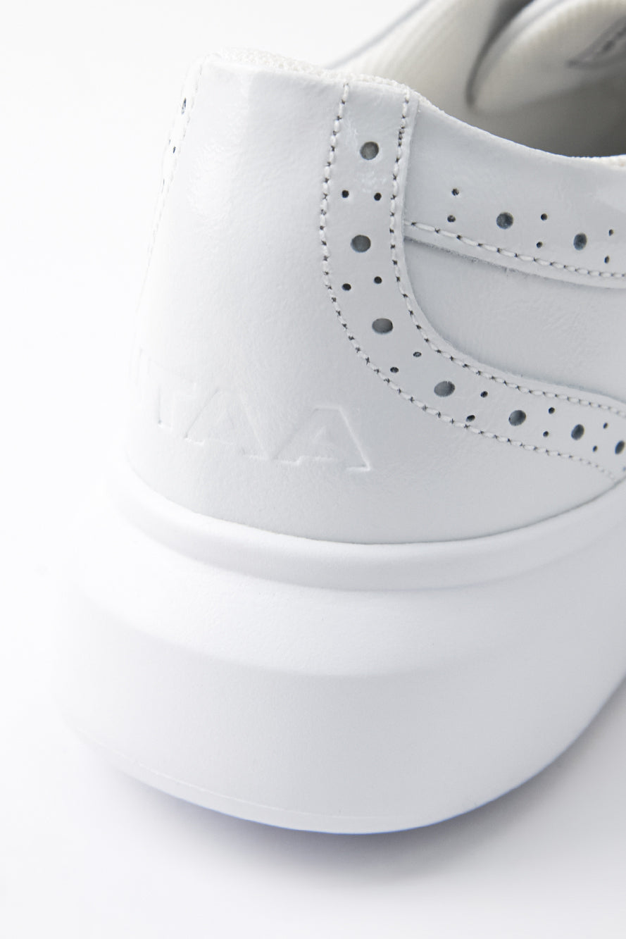 エナメルパンチングパンサーダービーキルティスニーカー:レディース