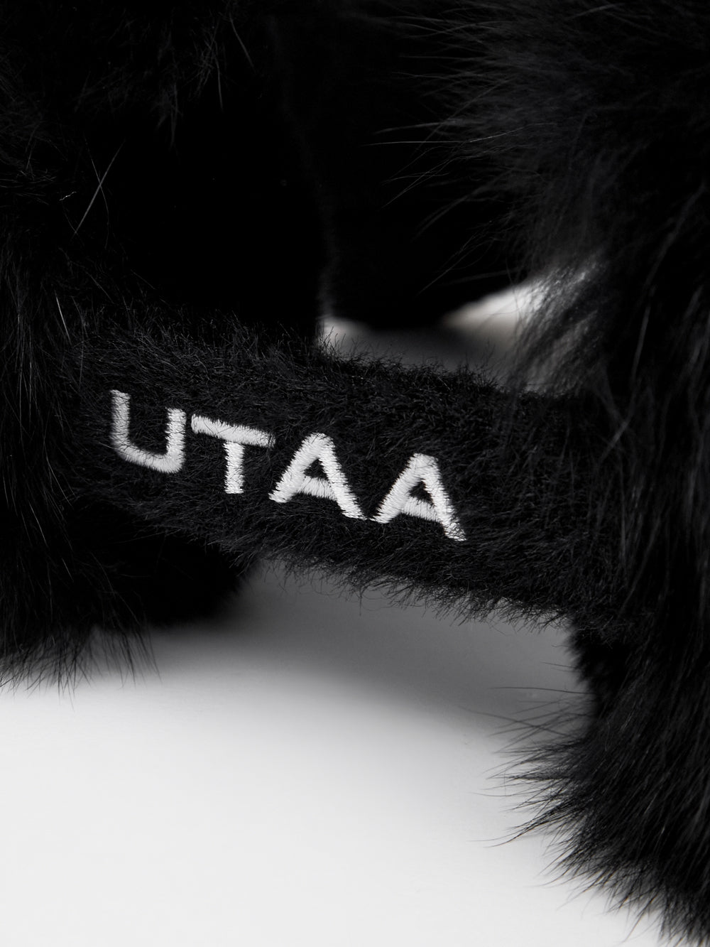 UTAA エンブレムFoxファーリボンバイザー ブラック : Women's