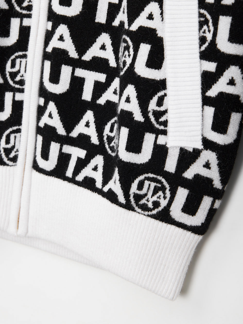 UTAA TypoブロックニットZip-upジャンパー ブラック : Women's