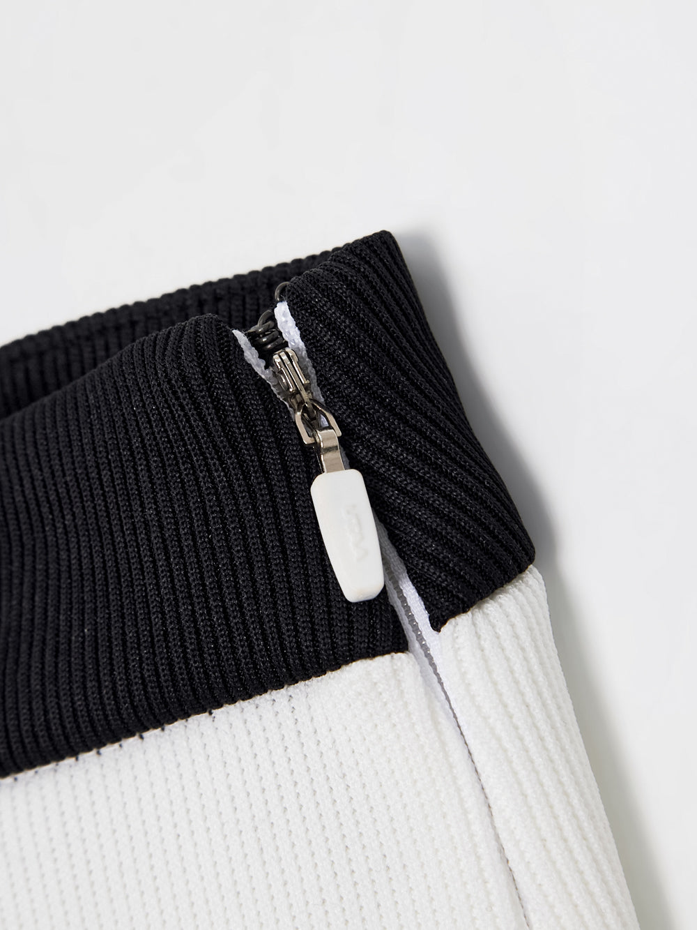 リリー パンチング レース シンボル フレア スカート