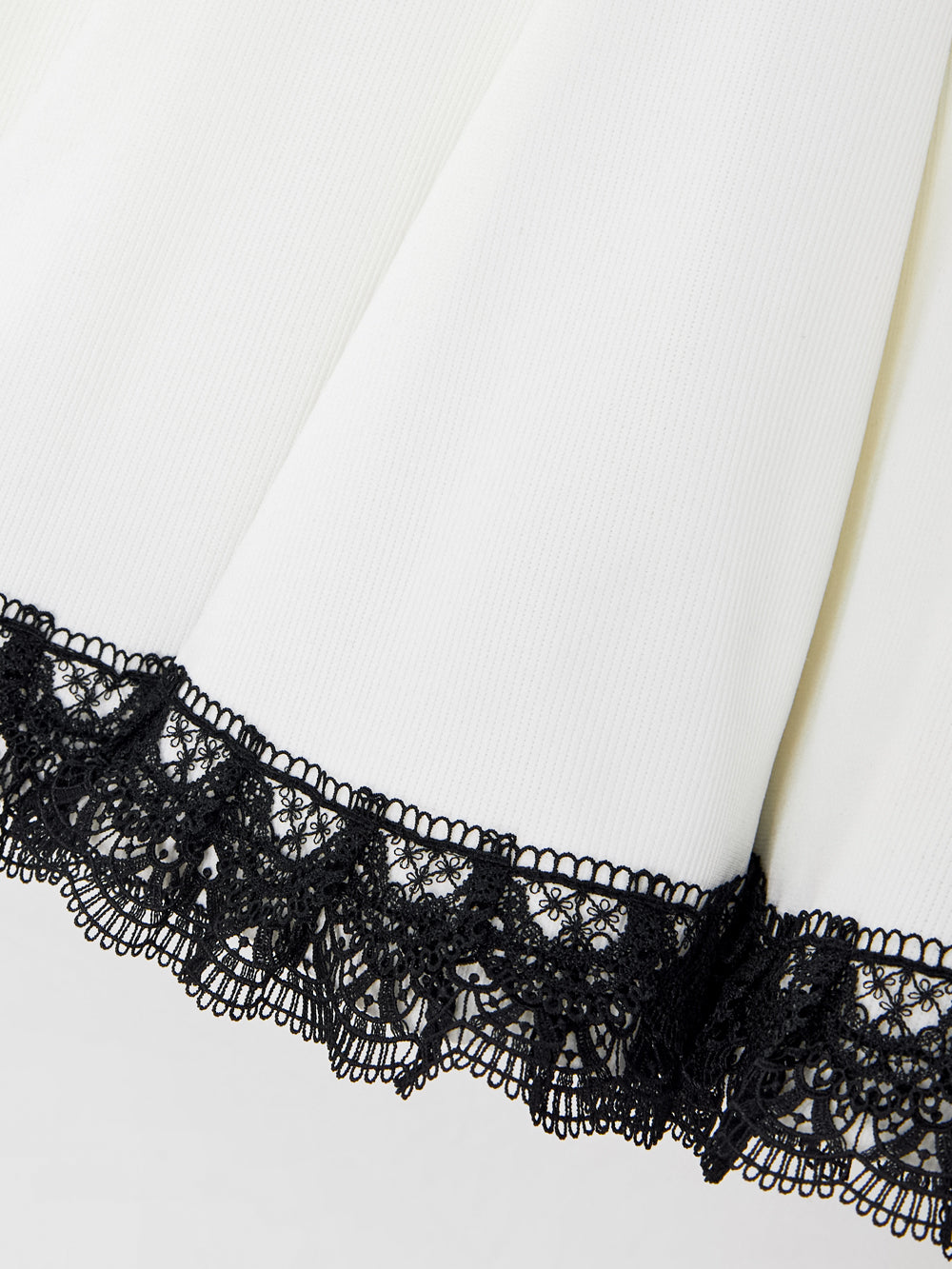 リリー パンチング レース シンボル フレア スカート