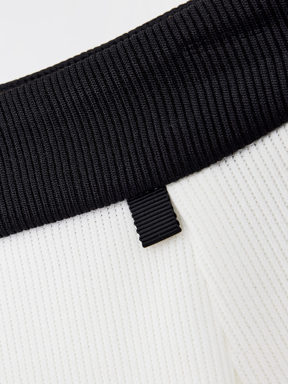 リリー パンチング レース シンボル フレア スカート