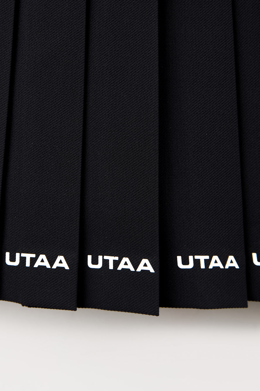 UTAA シリアルロゴショートプリーツスカート ブラック : Women's