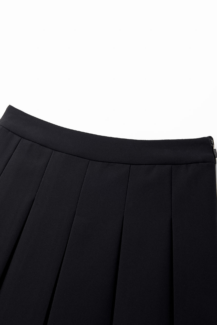 UTAA クレストゴールデンエンブレムポケットプリーツスカート ブラック : Women's
