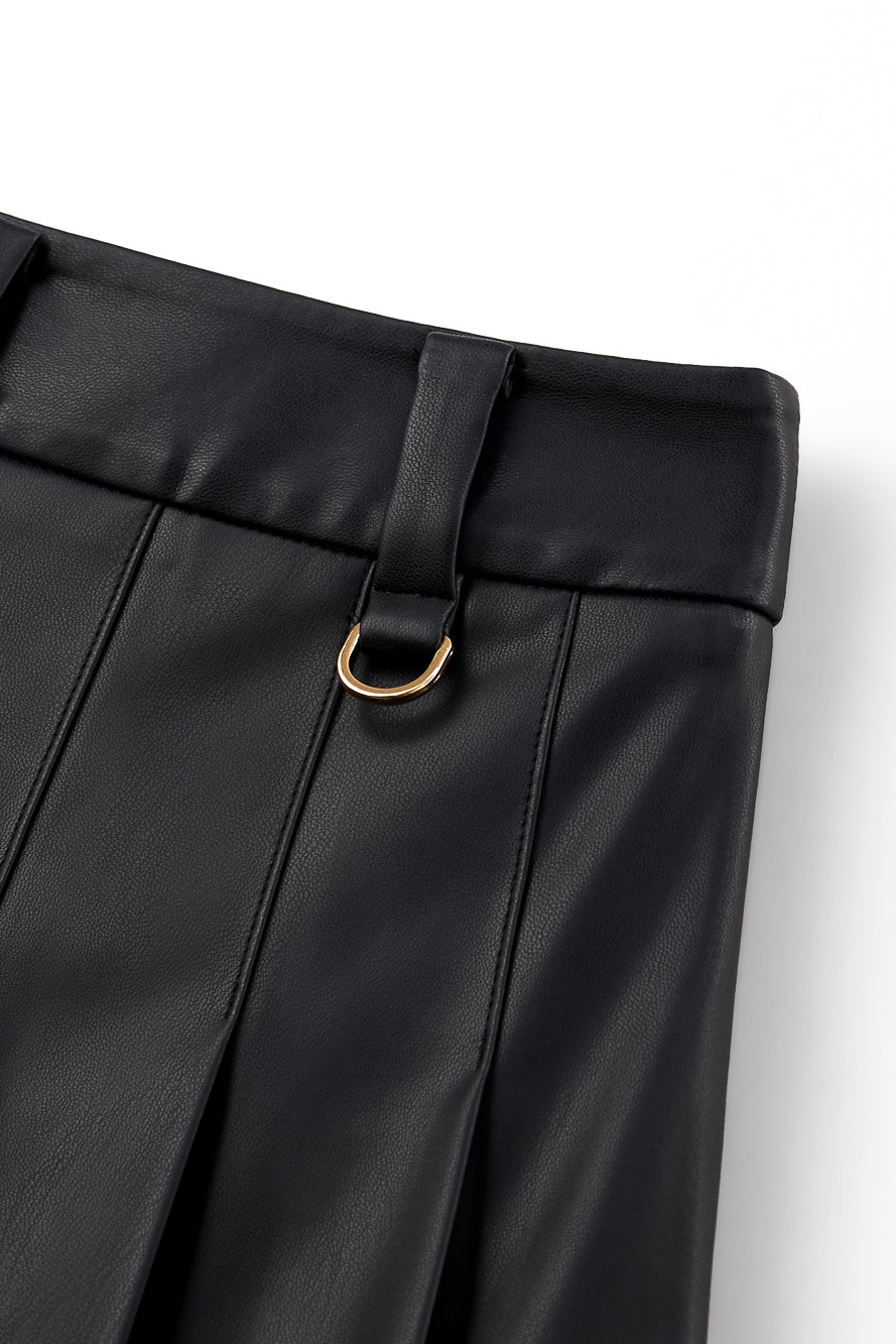 UTAA ベリルクラシカルレザープリーツスカート ブラック : Women's
