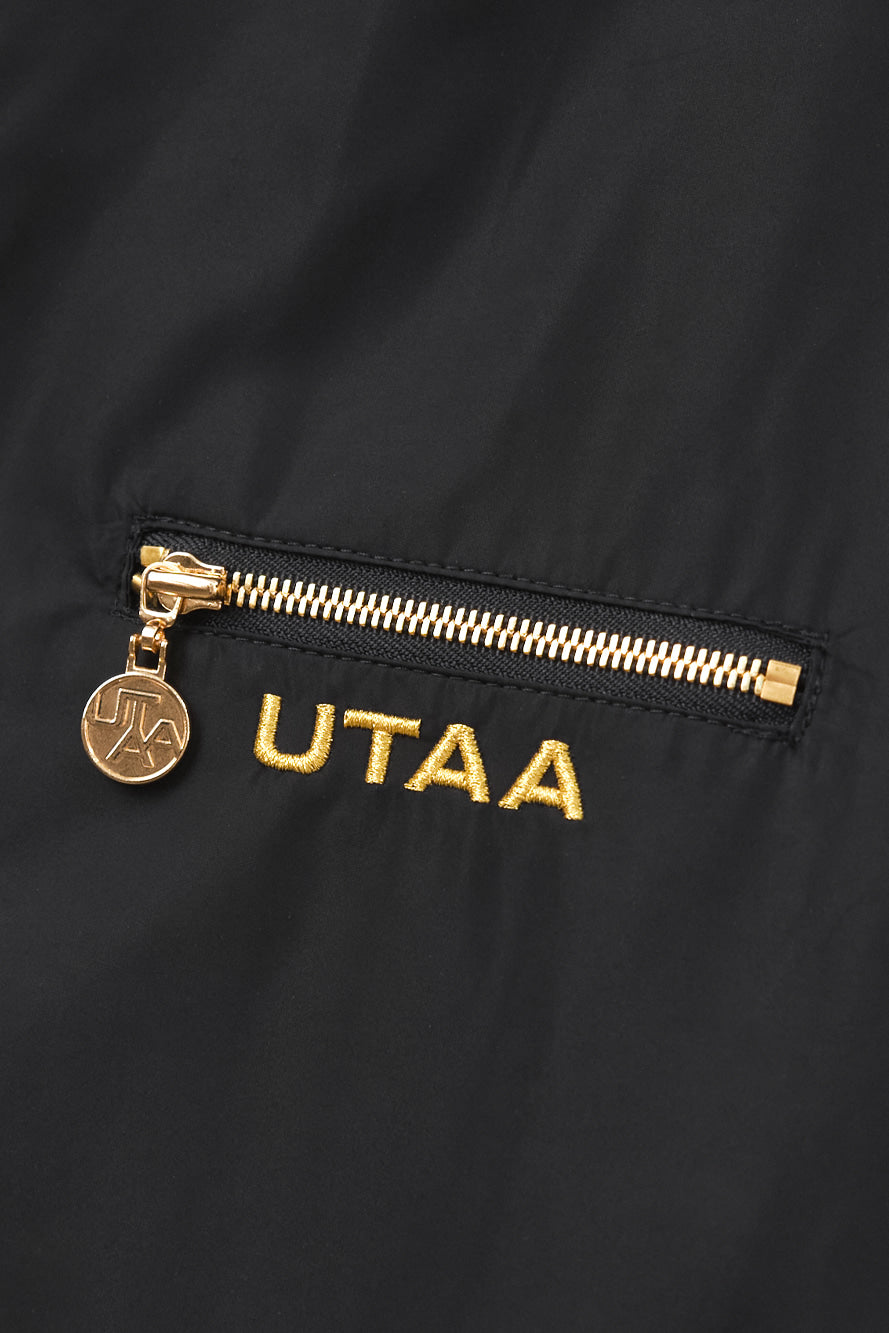 UTAA クレストゴールデンエンブレムウインドブレーカージャンパー ブラック：メンズ