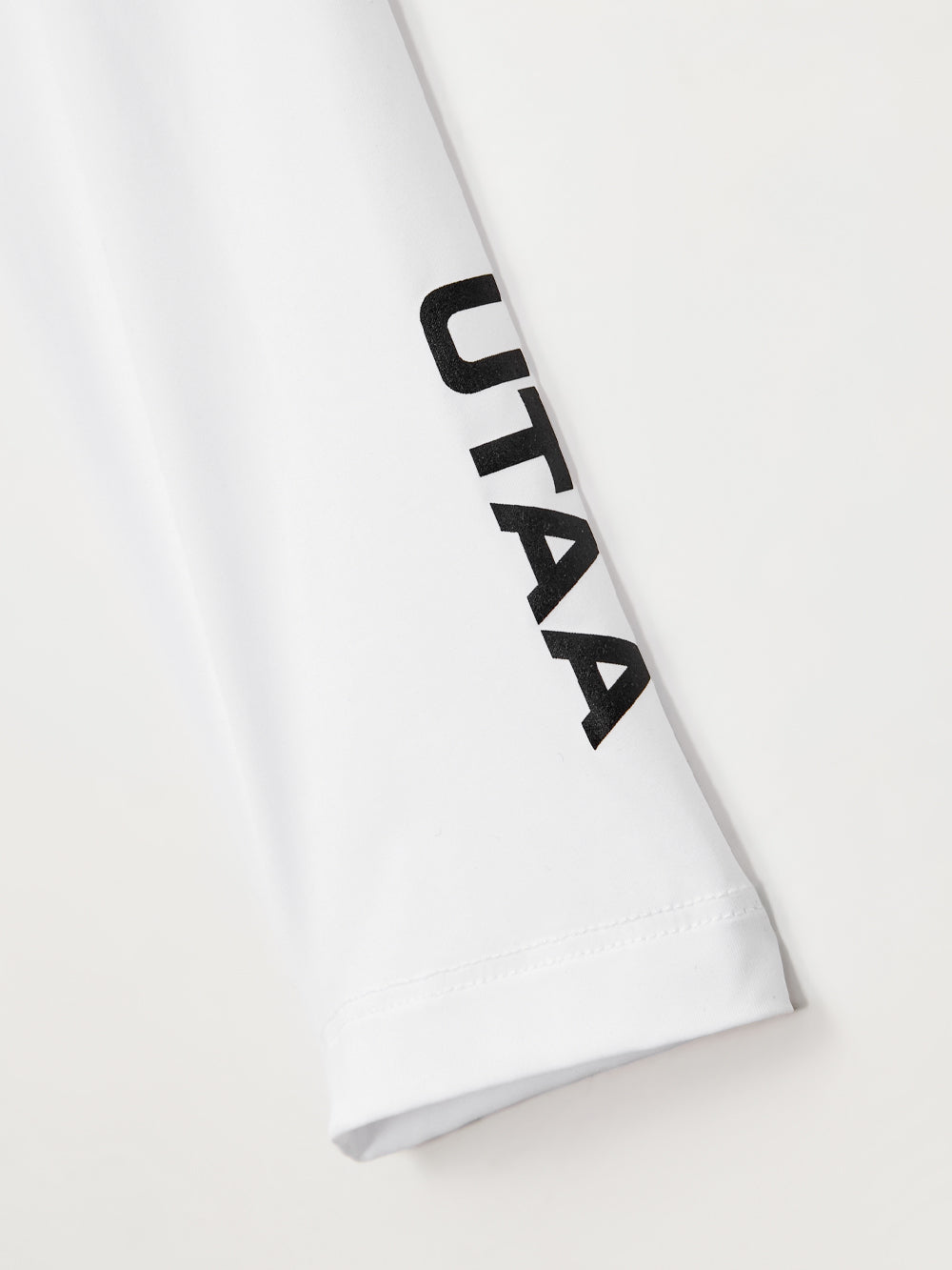 UTAA アークシンボルタートルネックスリーブスウェットスーツ ホワイト：レディース