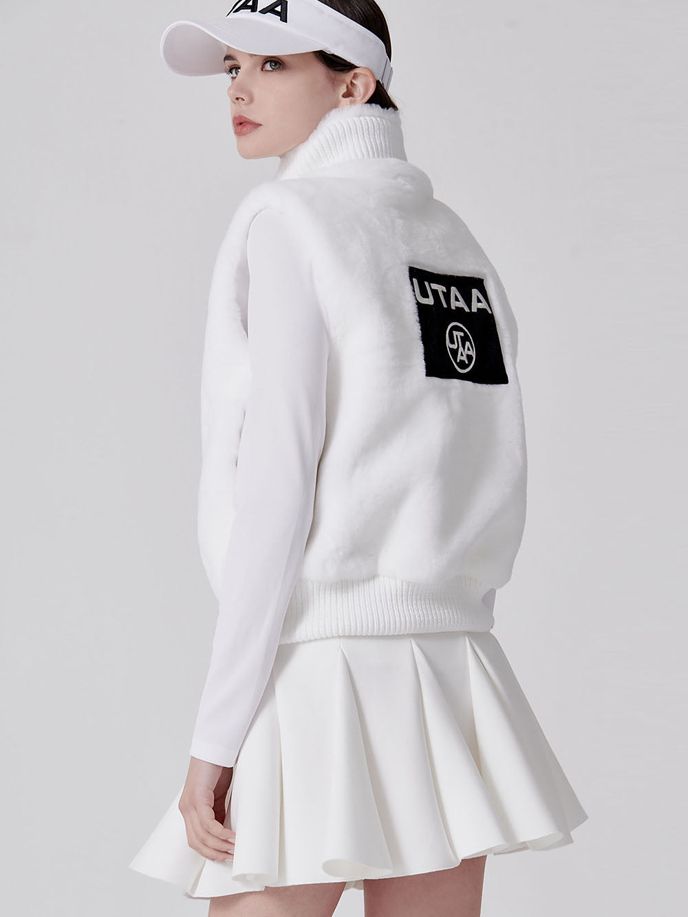 UTAA スクエアロゴファーハイネックベスト : Women's