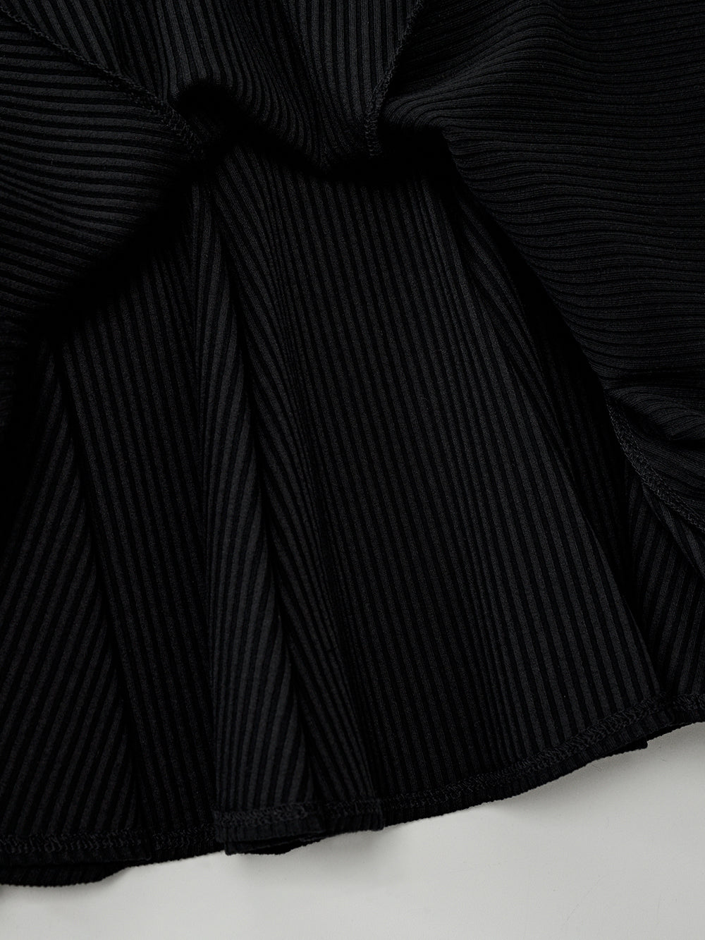 ユタ ドゥカットピンキングフレアスカート