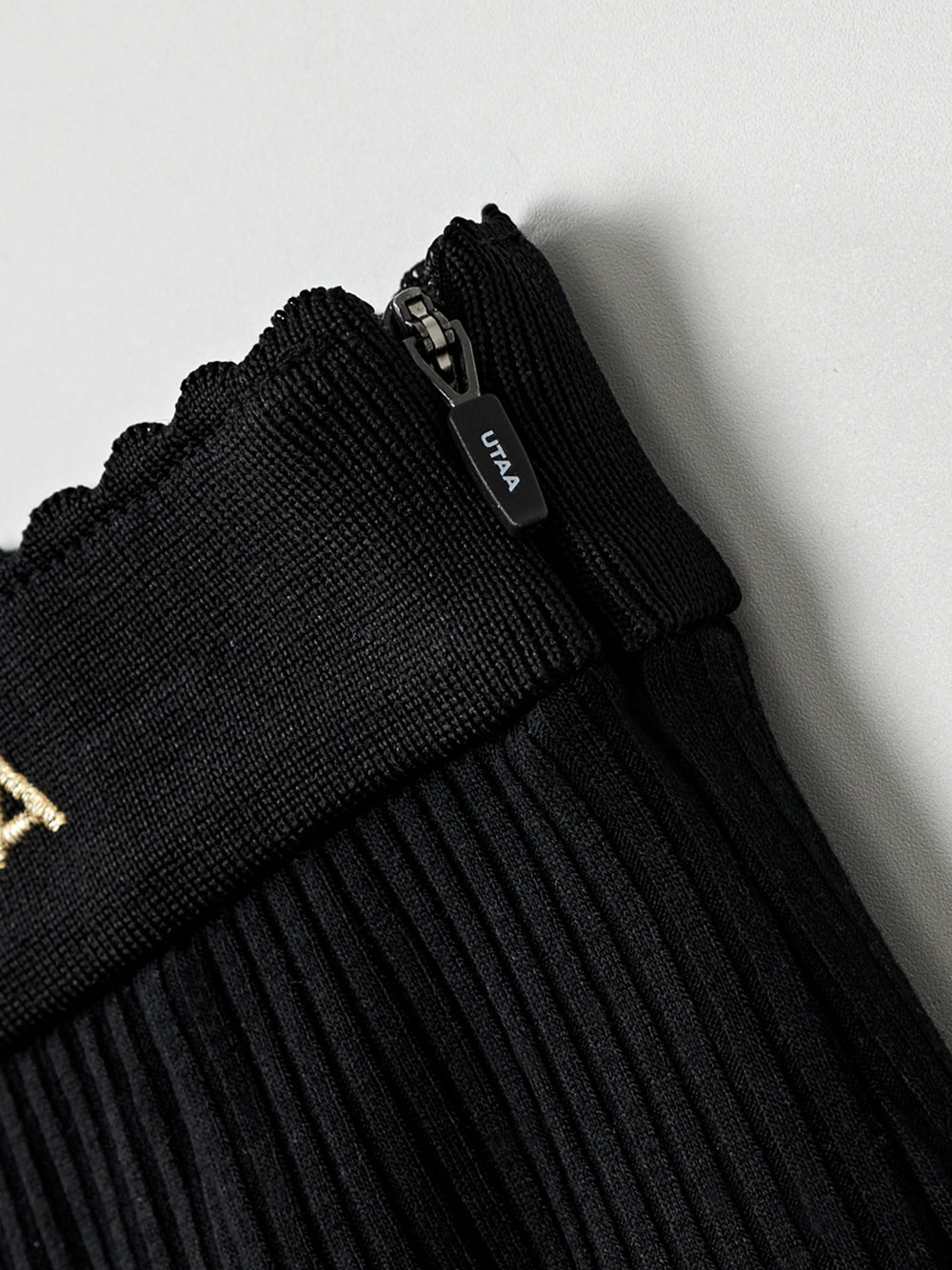 ユタ ドゥカットピンキングフレアスカート