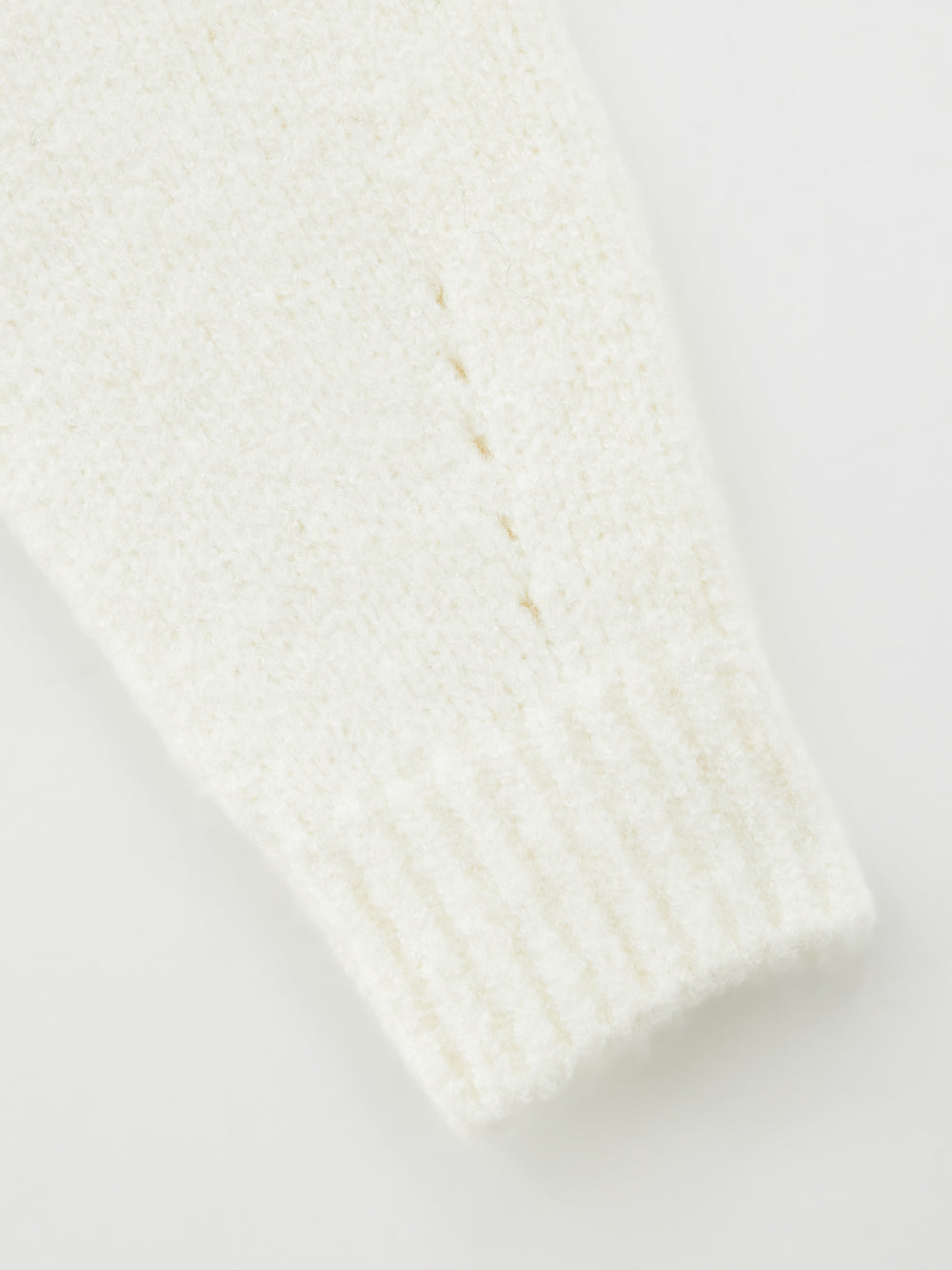 UTAA ネオンカラーポップパンサーニットプルオーバー ホワイト : Women's