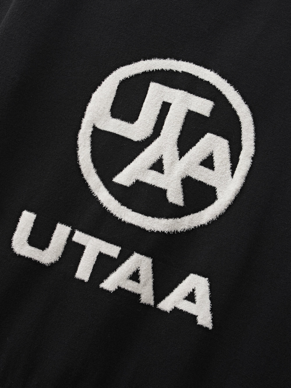 UTAA Chenilleビッグエンブレムニットプルオーバー ブラック : Women's