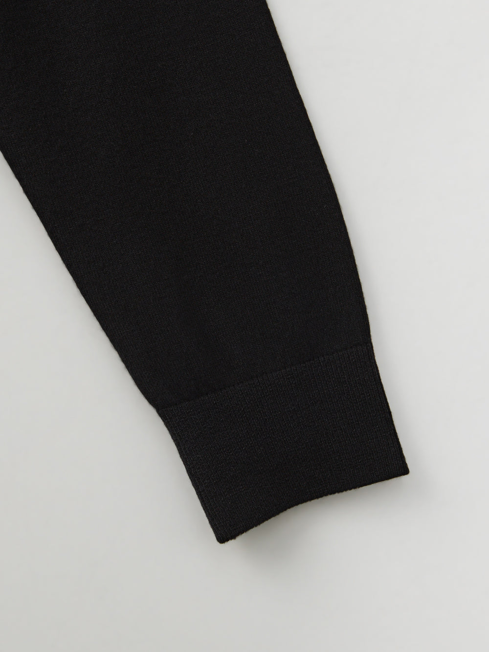 UTAA Chenilleビッグエンブレムニットプルオーバー ブラック : Women's